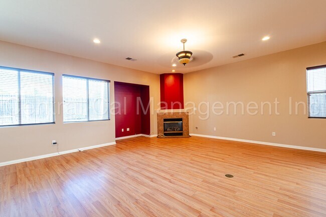 Building Photo - 3 Bedroom/2 Bath Home with an office and paid solar - $2695 per month!