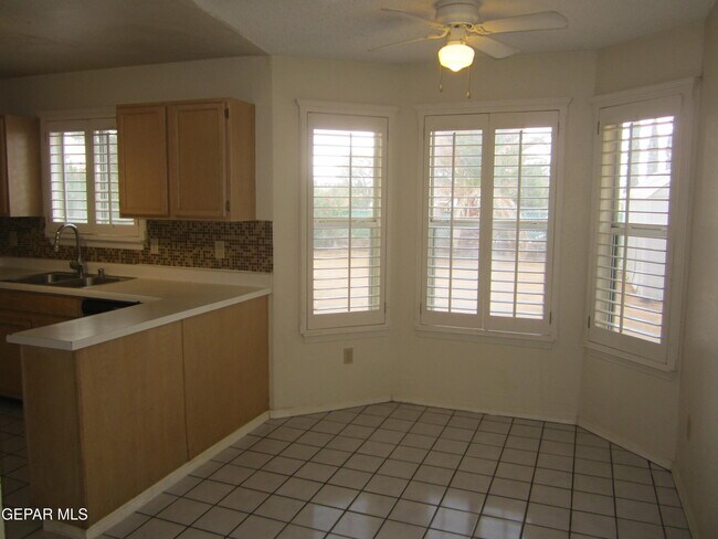 Building Photo - 6924 Imperial Ridge Dr