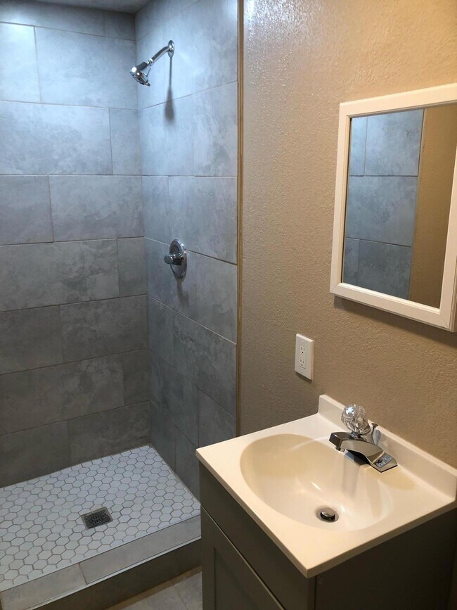 Building Photo - 5008 Sierra Madre Dr