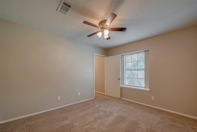 Building Photo - 505 Stoneledge Dr
