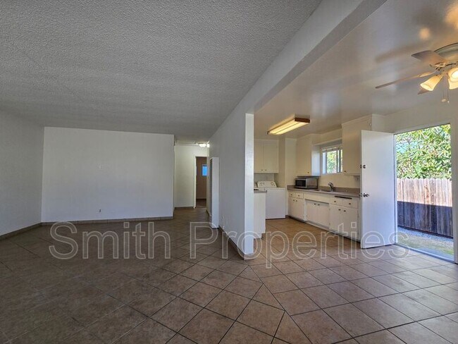 Building Photo - 2619 Mathews Ave