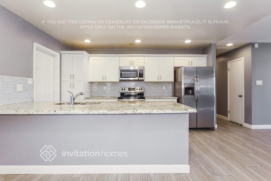 Building Photo - 420 E Hermosa Dr