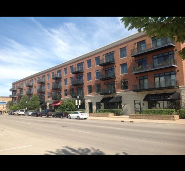 Building Photo - 140 S River St