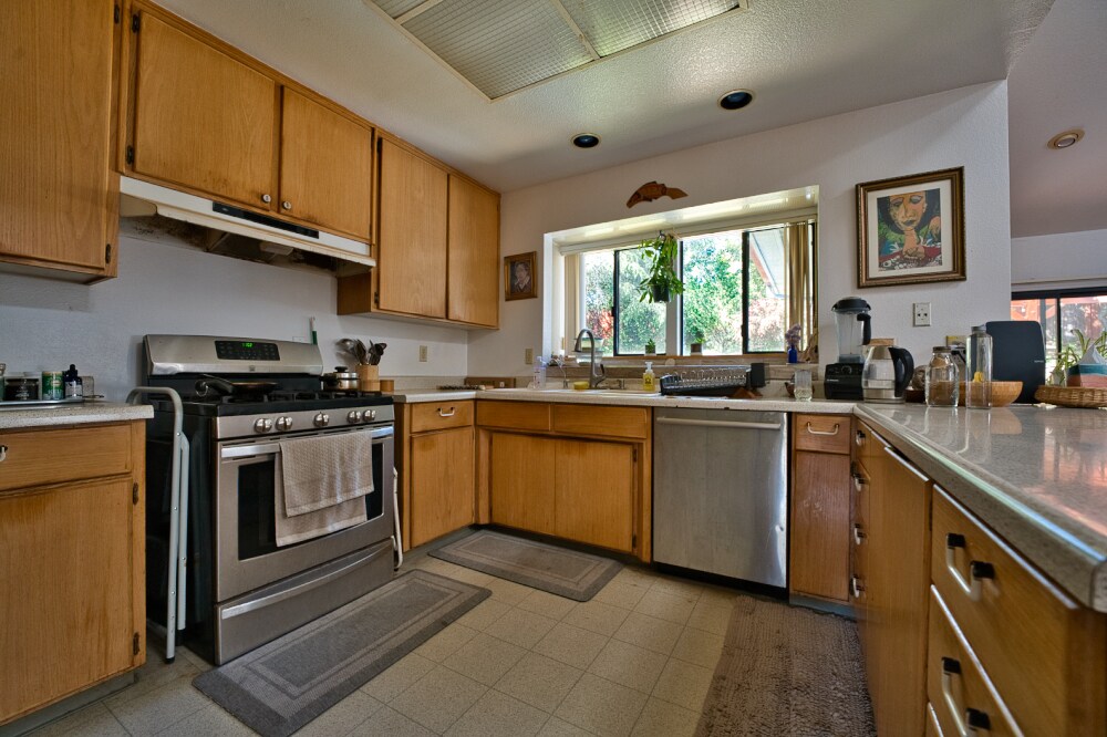 Building Photo - 945 Midpine Way
