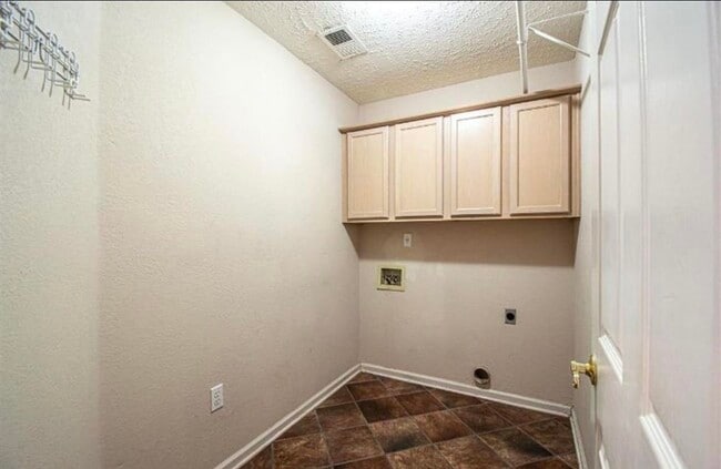 Building Photo - 126 Cottonwood Dr