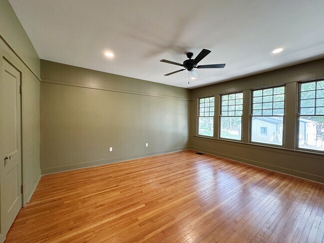 Building Photo - 2726 Sanger Ave