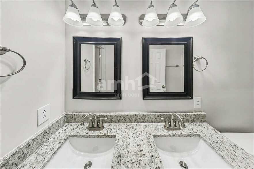Building Photo - 1856 Portview Dr