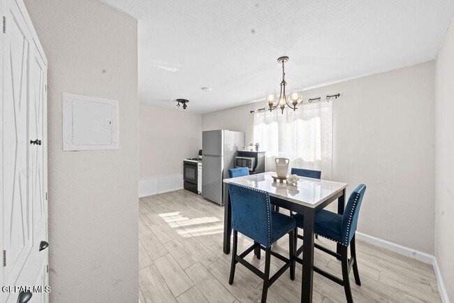 Building Photo - 7441 Alameda Ave