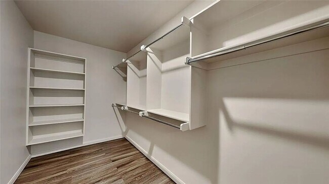 Building Photo - Beautiful 3-Bedroom Home in Yukon – Available Now!