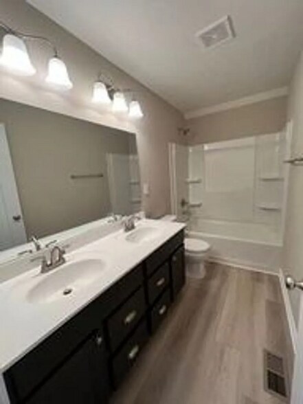 Building Photo - 15926 Long Meadow Way