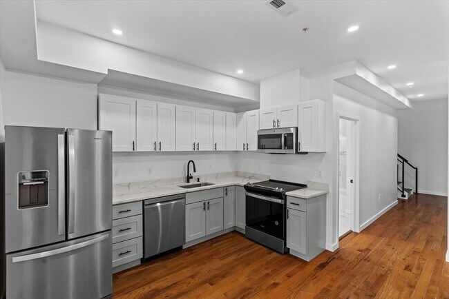 Building Photo - 280 Essex St