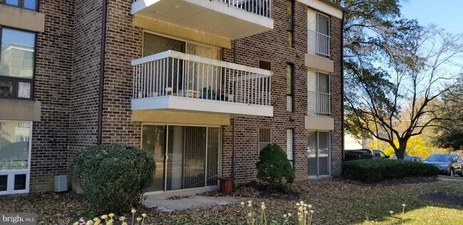 Building Photo - 3320 Hewitt Ave