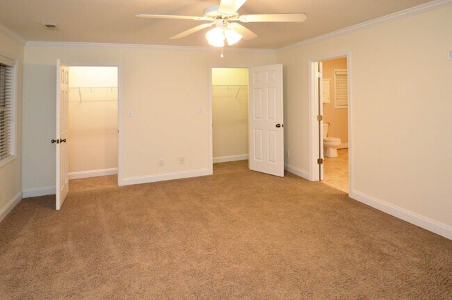 Building Photo - 332 Wyndhurst