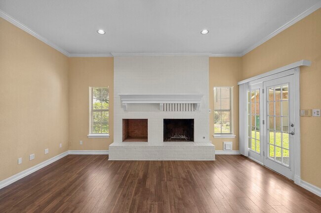 Building Photo - 616 Westwood Cir