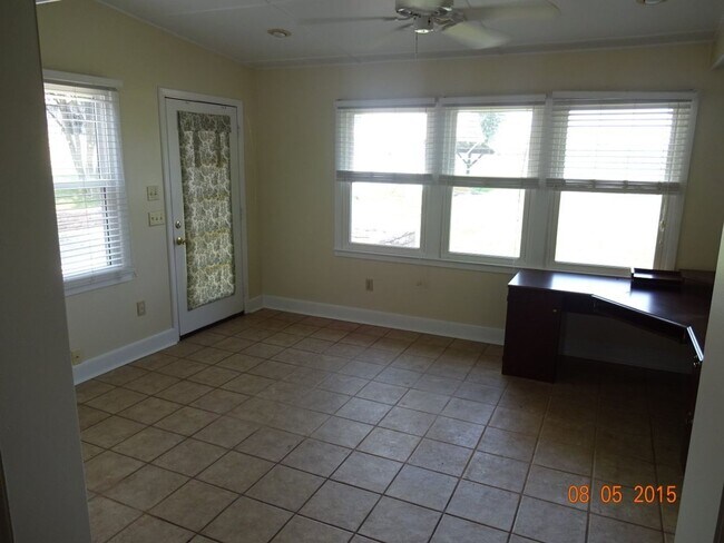 Building Photo - 1408 Jennelle Rd