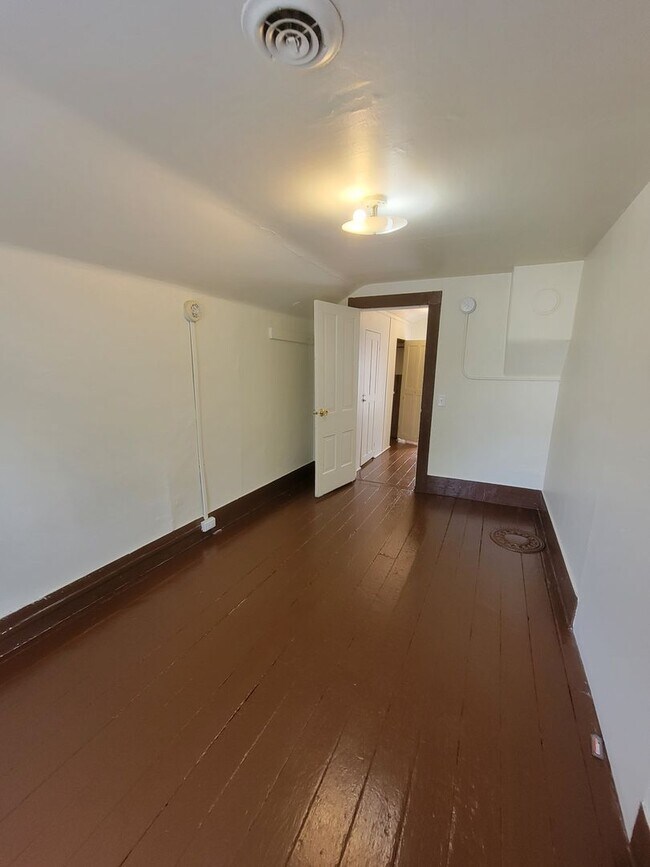 Building Photo - 324-324-324-322 5th Ave
