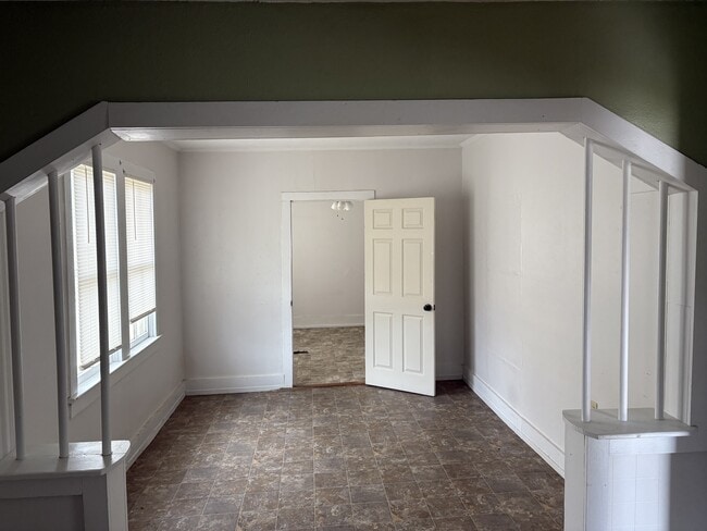 Building Photo - 505 E Main St