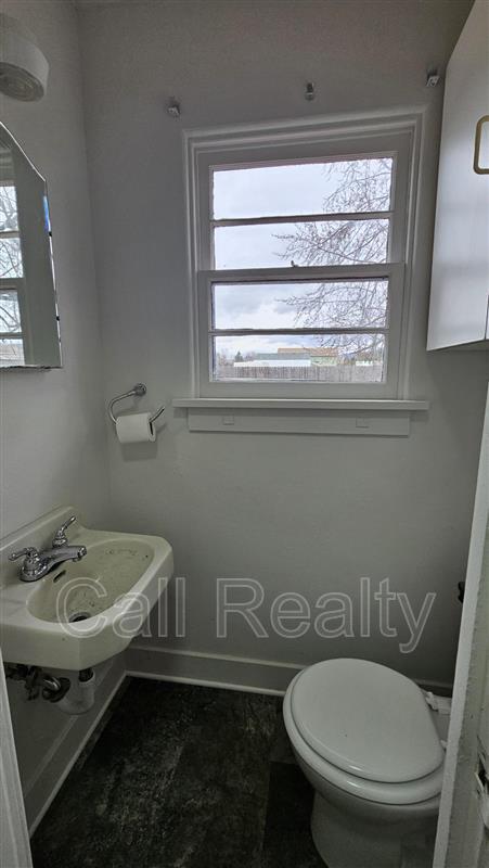 Building Photo - 224 N Conklin Rd