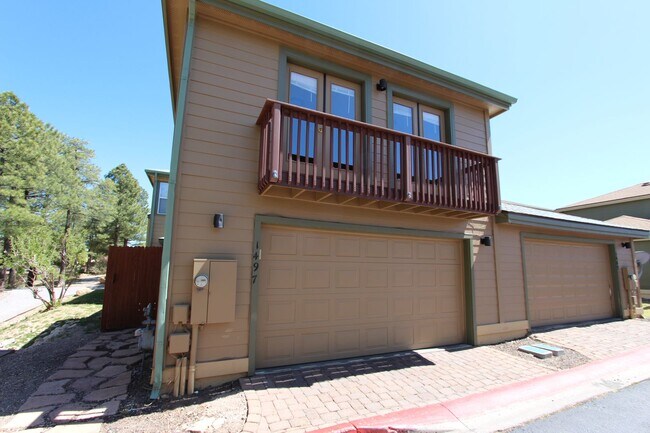 Building Photo - 1497 E Ivy Ln