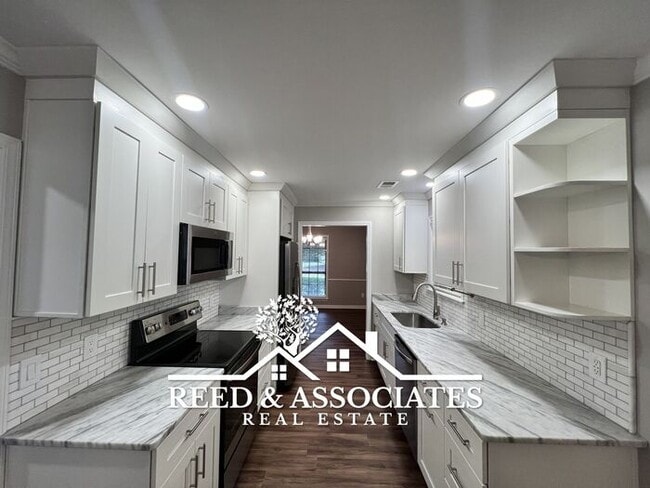 Building Photo - Renovated Collierville Home!