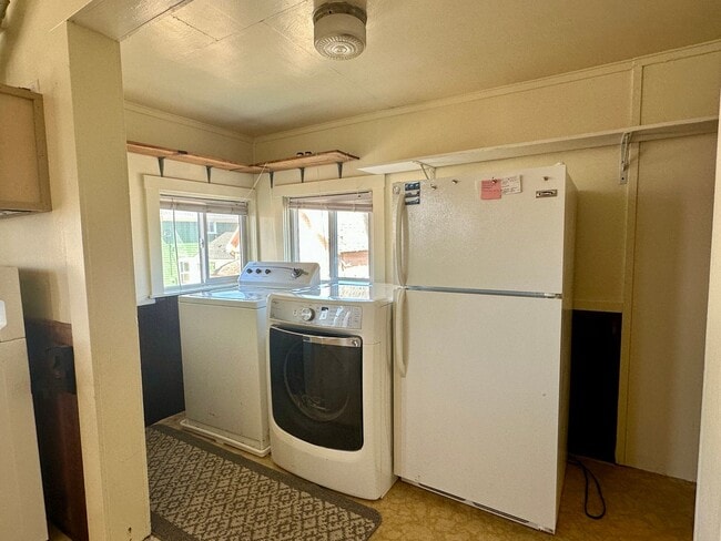 Building Photo - Charming 2-Bedroom Cottage on the Samoa Pe...