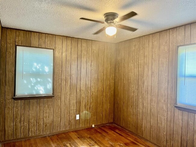 Building Photo - 6413 S Lindsay Ave