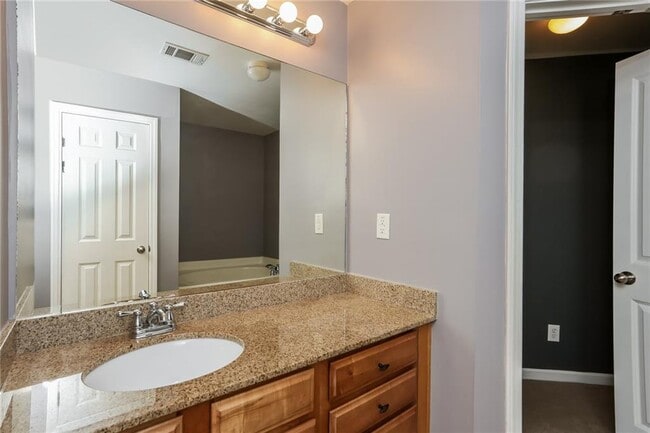 Building Photo - 2860 Ridgeview Dr