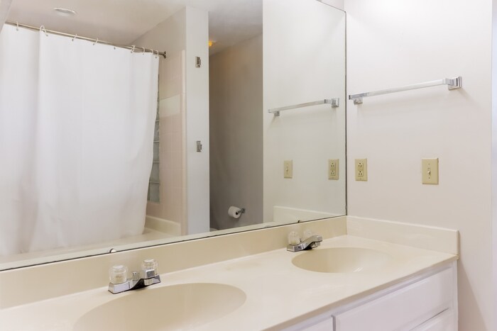 Building Photo - 7104 Fair Oaks Ct