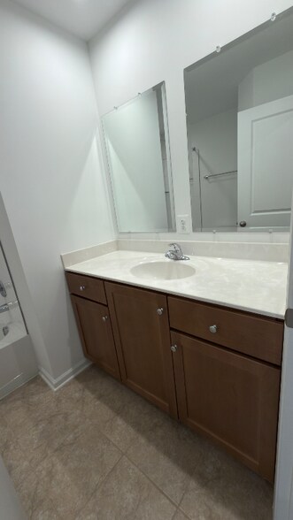 Building Photo - 624 Tracy Wy