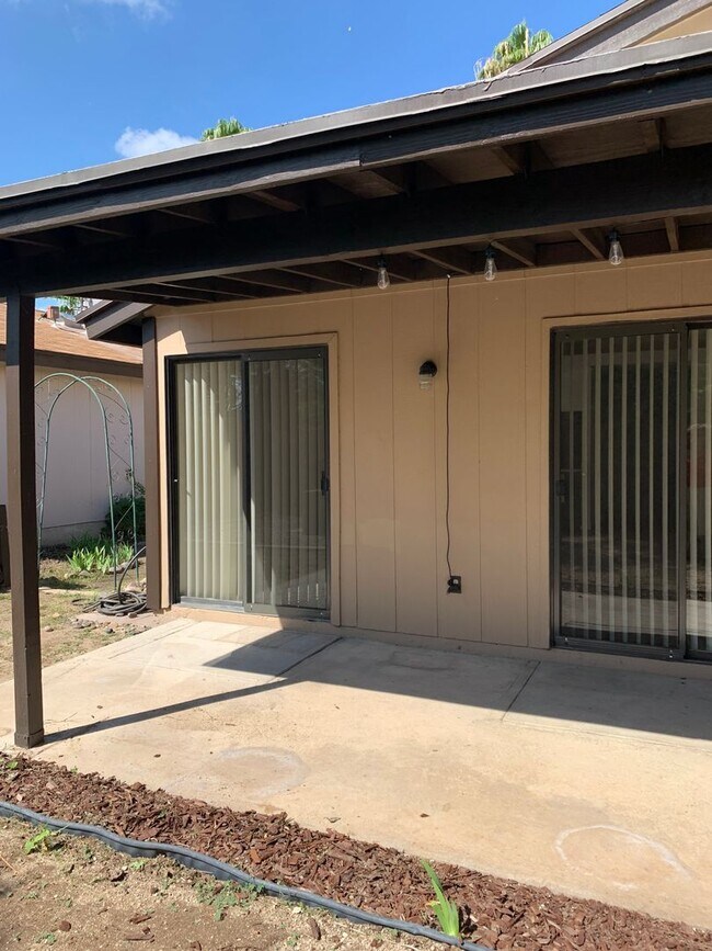 Building Photo - 3 bedroom 2 bath