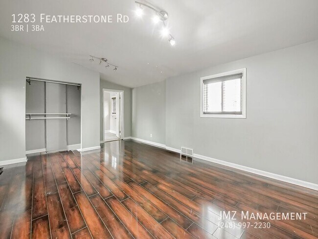 Building Photo - 1283 Featherstone Rd