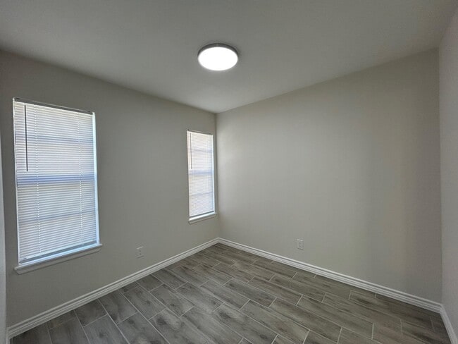 Building Photo - 100 Hillside Rd