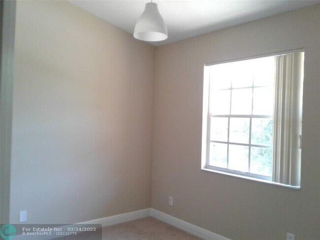 Building Photo - 3409 Lakeside Dr