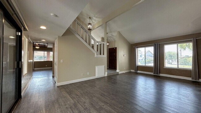 Building Photo - Custom Built 5 Bedroom 3 Bathroom Home in ...