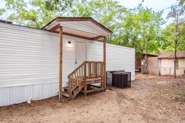 Building Photo - 2 Bedroom, 1 Bathroom Home in Charleston Farms - North Charleston
