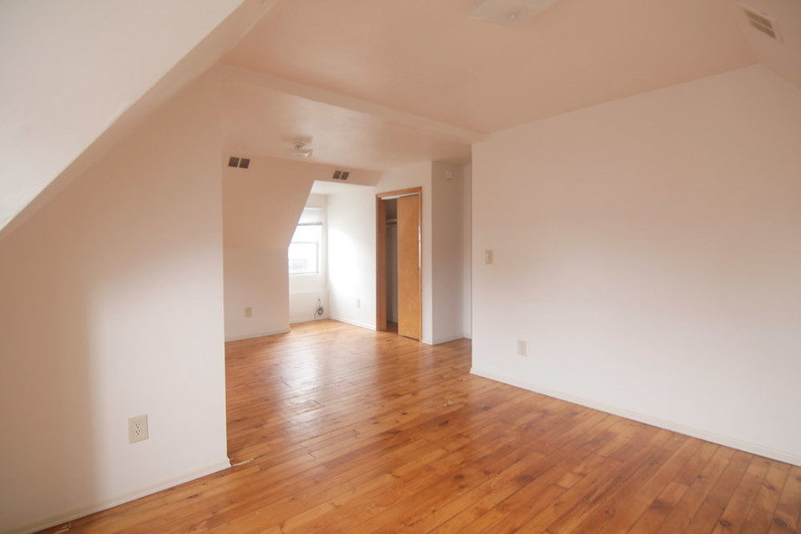 Building Photo - 507 Pitt St