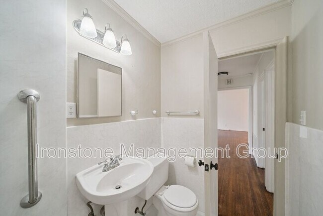 Building Photo - 219 E 45th Ct