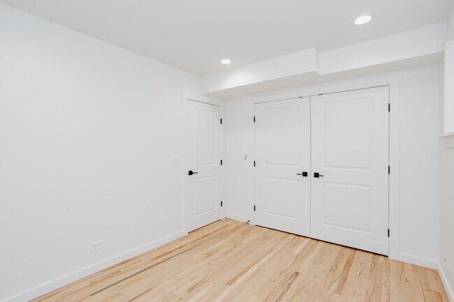 Building Photo - 6677 N Oliphant Ave