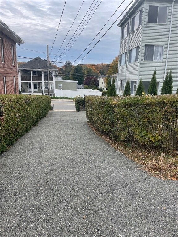 Building Photo - 664 Humphrey St