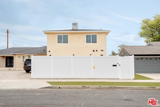 Building Photo - 11342 Danube Ave