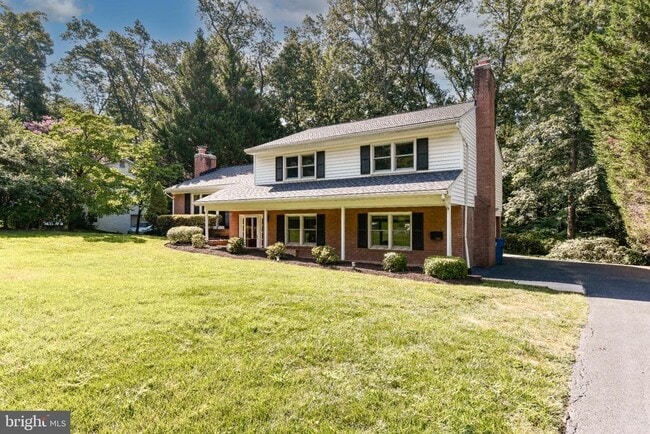 Building Photo - 9205 Hamilton Dr
