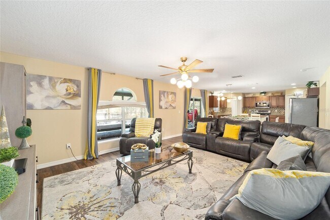 Building Photo - Private Oasis in the Heart of Alachua