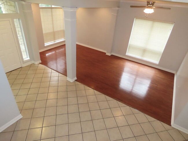 Building Photo - Coming Soon!!! South Tyler, Stunning 4 Bed...