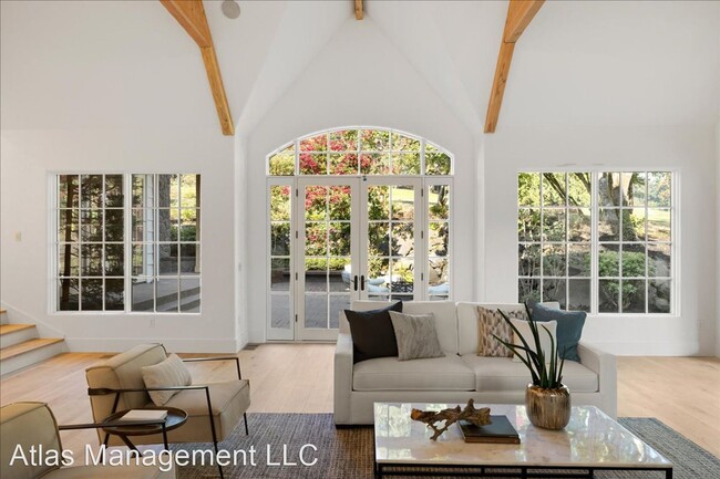 Building Photo - 4 br, 4.5 bath House - 1199 Fairway Rd