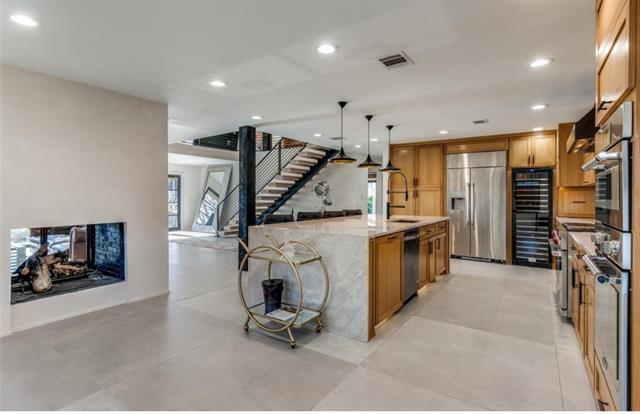 Building Photo - 9611 Fallbrook Dr
