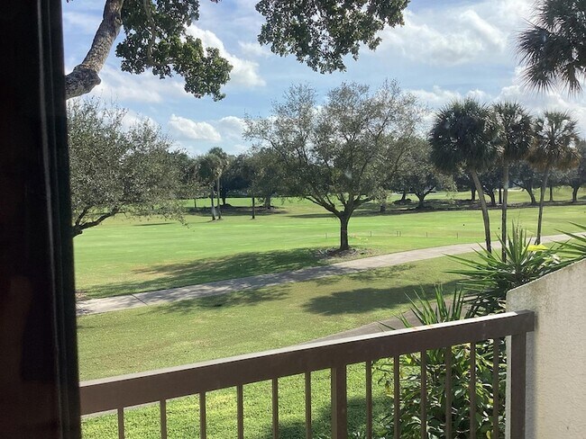 Building Photo - 00 Bridgewood Dr