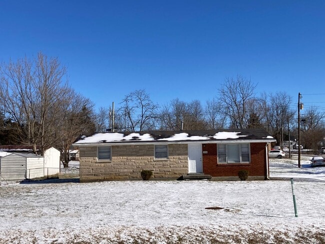 Building Photo - ALL Brick ** 1-level ** Corner Lot