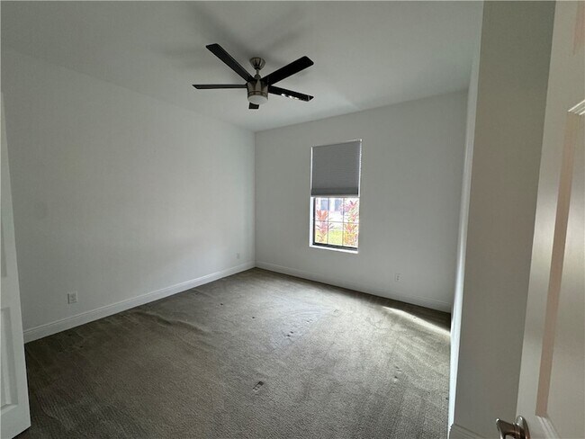 Building Photo - 1751 Willows Sq