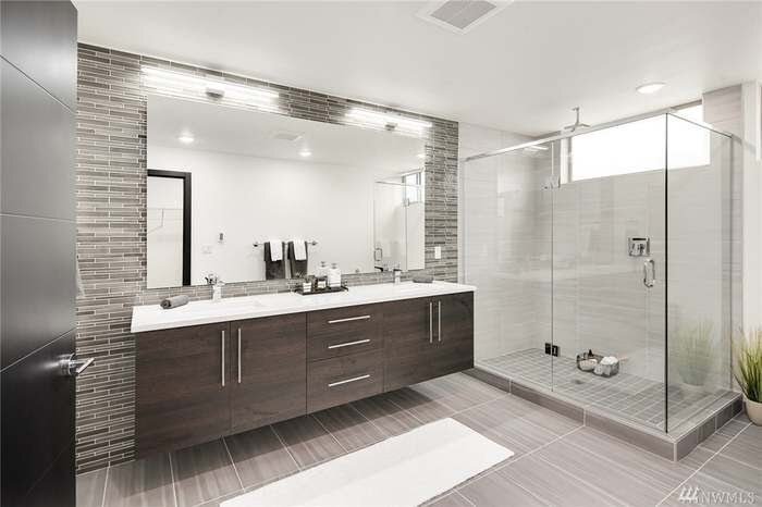 Building Photo - 3041 20th Ave W