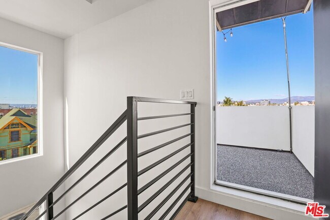 Building Photo - 1520 Magnolia Ave